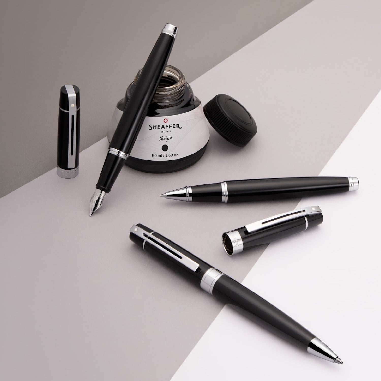 Sheaffer 300 9312 Glossy Black Ballpoint Pen With Chrome Trim